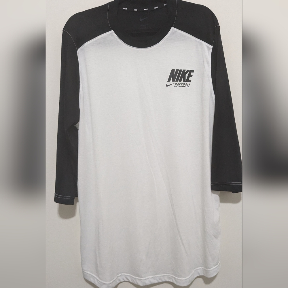 SALE‼️‼️Nike Men Baseball Black White  "L"